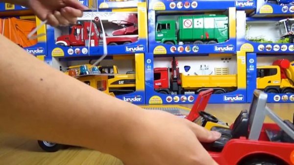 bruder（ブルーダー）のはたらくくるまは大迫力！箱を開けて遊ぼう♪