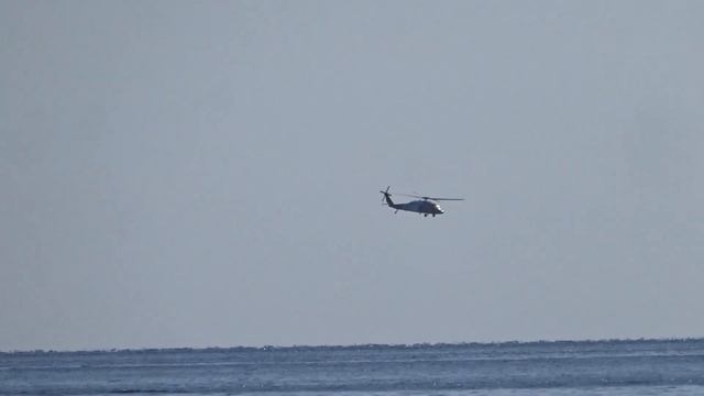 Военный вертолёт Sikorsky UH 60 Black Hawk на пляже Египет Шарм Эль Шейх, Ghazala Beach смотреть онлайн