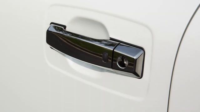 2019 Nissan TITAN - Rear Door Alert (if so equipped) смотреть онлайн