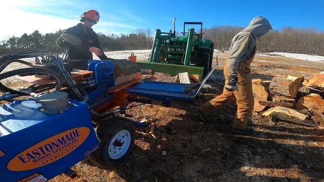 Splitting Boiler Wood FAST On The Eastonmade 12-22 смотреть онлайн