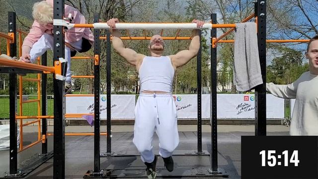 НАИБОЛЬШЕЕ КОЛИЧЕСТВО ПОДТЯГИВАНИЙ ПРЯМЫМ ХВАТОМ НА ТУРНИКЕ ЗА 30 МИНУТ смотреть онлайн