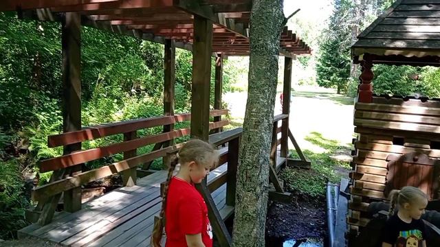 Тропа сказок. Зеленогорск #экотропа #сказки #зеленогорск #сказочныегерои #удивительныеместа #россия смотреть онлайн