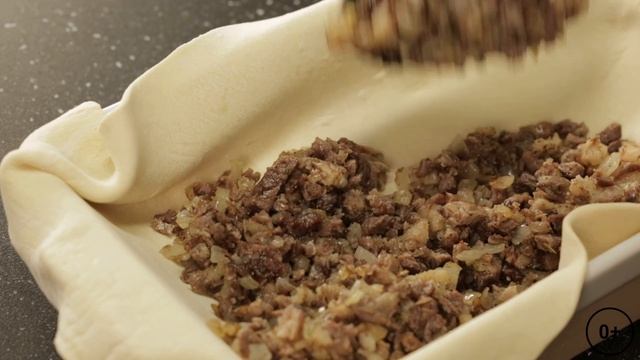 Сытный мясной пирог из говяжьей грудинки с картофелем смотреть онлайн