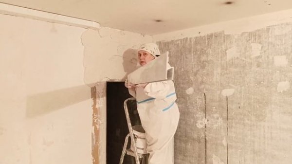 Штукатурка над дверью