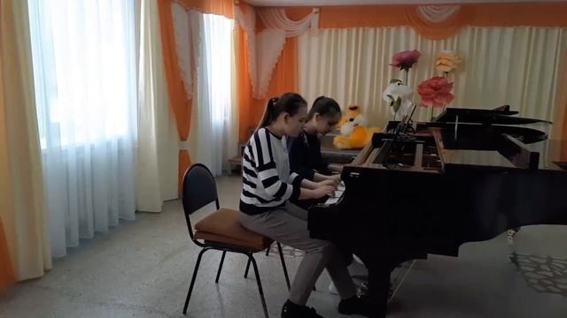 В. Ходош "Хоровод" исп. фортепианный ансамбль Кузнецова Анна и Якупова Алсу. ДШИ п. Октябрьский смотреть онлайн