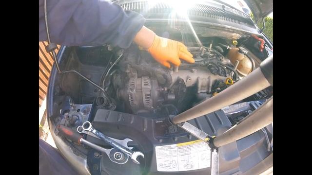 How to remove a Chrysler voyager 2 8 crd generator / Как снять генератор Chrysler voyager 2 8 crd смотреть онлайн