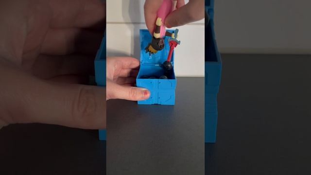 The Princess with Blueberries Roblox Toys! смотреть онлайн