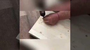 Крепление металлической балясины к деревянный ступеням