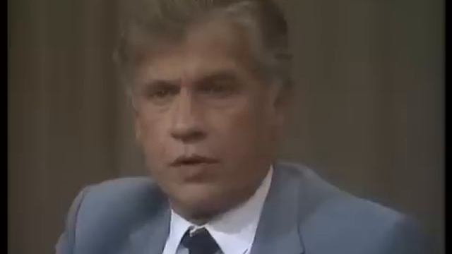 Adriaan van Dis interviewt de schrijver Gerard Reve (1985) смотреть онлайн