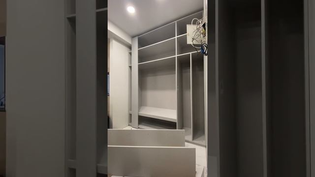 Шкаф в прихожую , сборка ВияР. смотреть онлайн