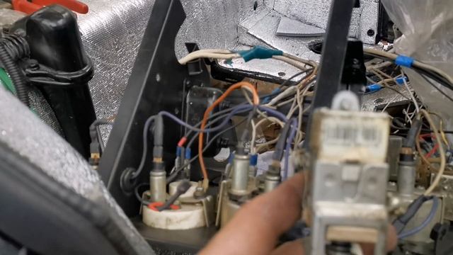 Установка топливного датчика, указатель топлива-манометр на ЛТЗ, Т-40, Тюнинг МТЗ, ЮМЗ, УАЗ, ГАЗ смотреть онлайн