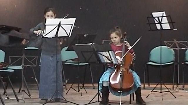 Beethoven's Menuet in G duet смотреть онлайн
