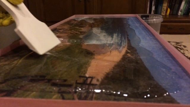 Процесс заливки эпоксидным лаком авторской фотоработы. смотреть онлайн