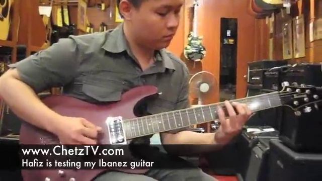 Hafiz is testing my Ibanez SZ320MH Electric Guitar. смотреть онлайн