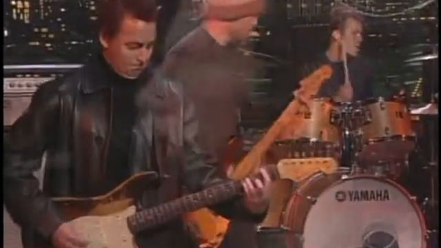 Pearl Jam - 'I Am Mine' - LIVE! on Letterman смотреть онлайн