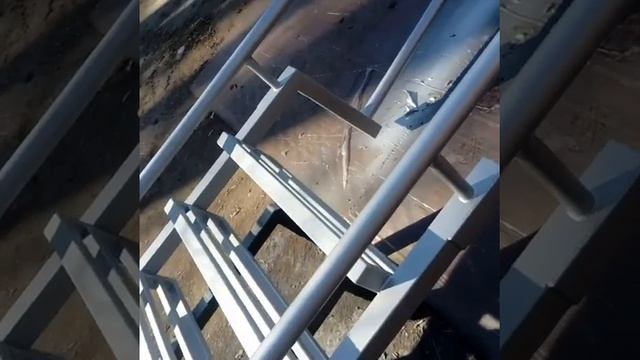 Лестница для спуска в воду смотреть онлайн