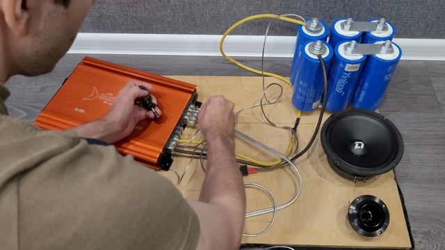 Как подключить и настроить усилитель ? DL Audio Barracuda 4.65 Распаковка и обзор смотреть онлайн