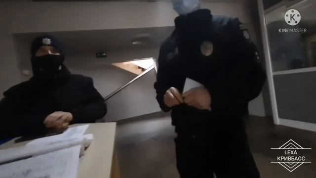 Полиция Украины! БЕСПРИДЕЛ ПОЛИЦИИ !БЕЗ СЕРТИФИКАТА ТЫ НИКТО !ВЫГНАЛ ИЗ УПП !Полиция Кривой Рог! смотреть онлайн
