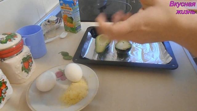 Авокадо запеченное с яйцом и сыром. Авокадо рецепт в духовке. смотреть онлайн