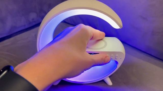 Умный светодиодный светильник, лампа, ночник bluetooth с беспроводной зарядкой и колонкой смотреть онлайн