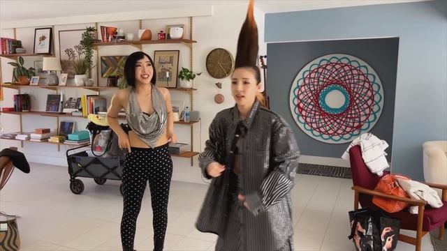 CL + Coachella 2NE1 [Chapter 2] смотреть онлайн