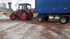 Трактор МТЗ 82.1  работа с прицепом Перевозка, разгрузка щепы
