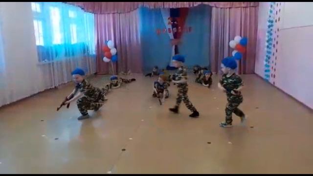 Танец "Пацаны в строю стоят".Старшая группа. смотреть онлайн