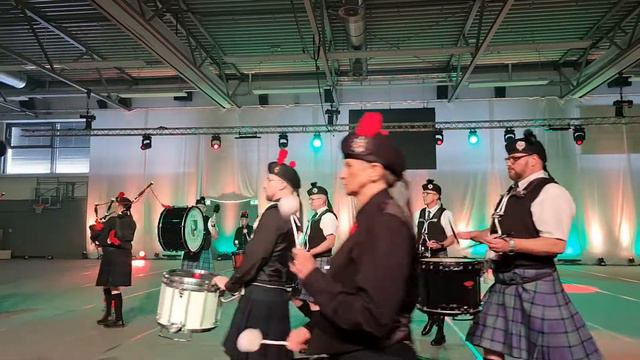ISM&FRIENDS 2022 - EMS Highlander & 1st Sauerland Pipes and drums - When the Pipers play смотреть онлайн