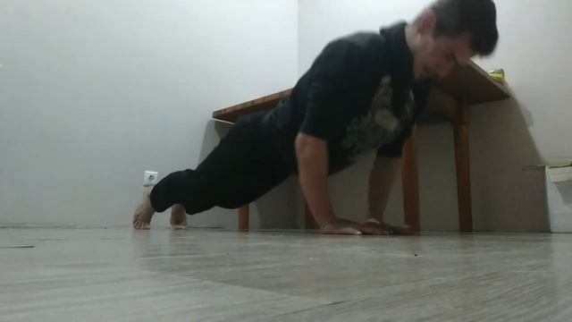 Спорт 8/1000.Отжимания узким хватом 6 подходов по 50 раз=300 раз. смотреть онлайн