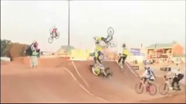 Неудача на велогонке смотреть онлайн