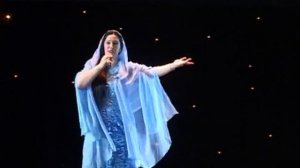 Малика Уцаева поет "Цветок любви"