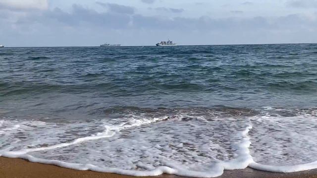 ФЕОДОСИЯ - куда я попал ВСЯ ПРАВДА. Слив в море СТЫД И ПОЗОР. Золотой Пляж здесь отдыхают крымчане.