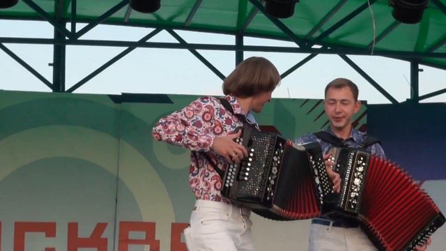 "Гуляй россияне" - GармоньDrive на Дне города Москвы 2019 смотреть онлайн