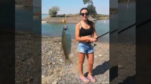 0016 ДЕВУШКИ НА РЫБАЛКЕ