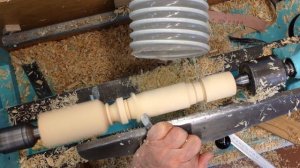 Токарные работы: Точим ножку для маленькой табуретки на токарном станке по дереву