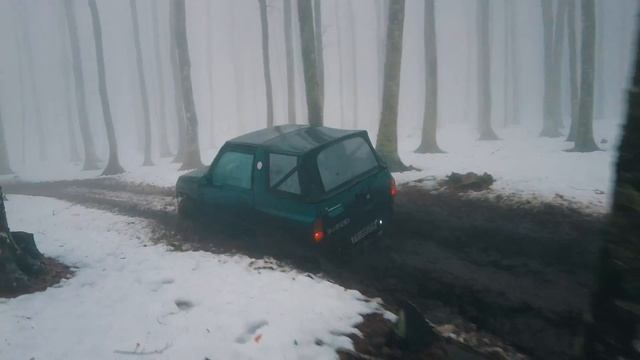 Snow tracks with the Suzuki Vitara with a Volkswagen Polo Recovery смотреть онлайн