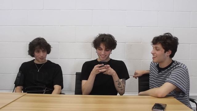 Chris gets hooked up to a lie detector test by Nick and Matt смотреть онлайн