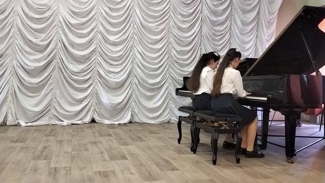 Шахвердян Карина и Шахвердян Эвелина 5 класс М. Глинка Вальс из оперы «Иван Сусанин» смотреть онлайн