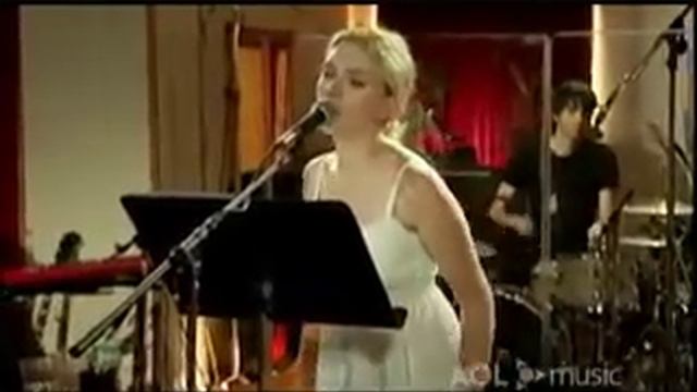 Scarlett Johansson Singing