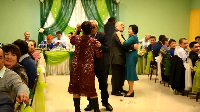 Зульфия Муратова (музыкальное поздравление на свадьбе) смотреть онлайн