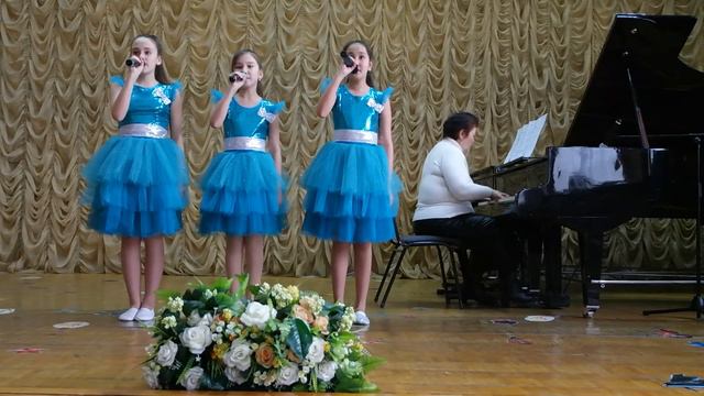 Вокальное трио "IMPULSE" песня "Колокольчик мой хрустальный" Слова Ю. Энтина Музыка Д. Тухманова смотреть онлайн