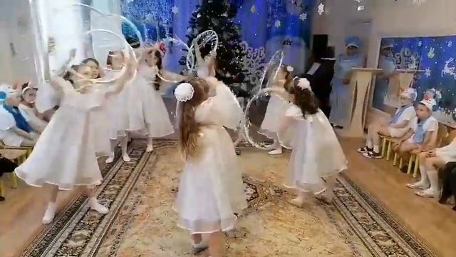 Снежинок нежный хоровод. смотреть онлайн