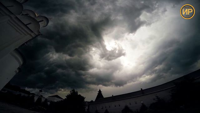 Апокалиптическое небо над монастырем. 2015г смотреть онлайн