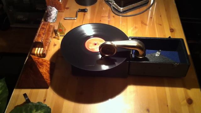 KOMPACT "BUTTERFLY" GRAMOPHONE by Plaza Music & co - 1920 - New-York - Christian Fonck - Geneva смотреть онлайн