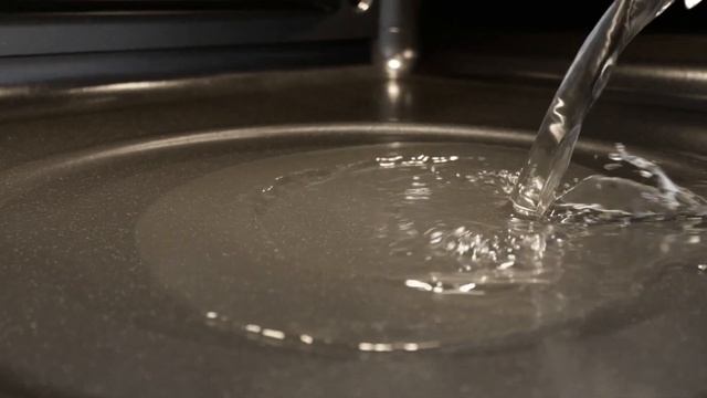 Para vyčistí rúru Electrolux za chvíľu a bez drhnutia смотреть онлайн