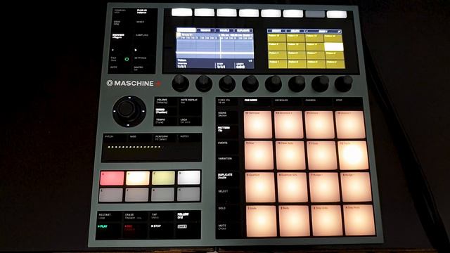 Maschine Plus Test with "Techno Kick & Hi-Hat Now" SamplePacks. смотреть онлайн