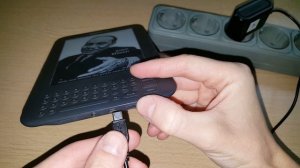 Электронная книга Amazon Kindle висит на заставке не включается зависает сброс настроек hard reset