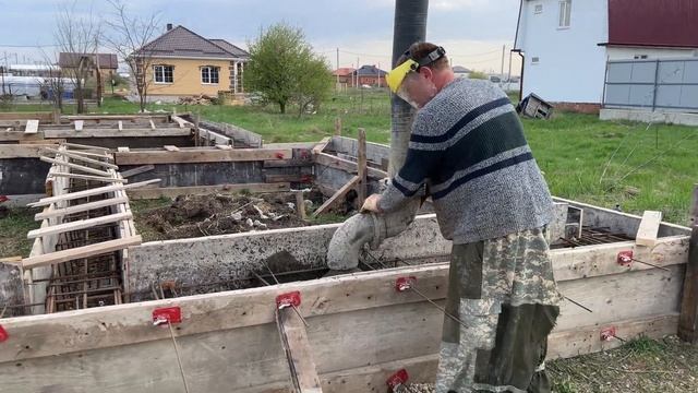 ФУНДАМЕНТ.ЗАЛИВАЕМ РОСТВЕРК смотреть онлайн