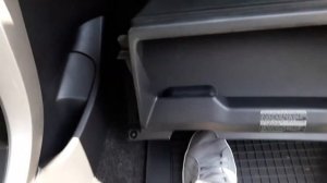 Замена салонного фильтра на Toyota Corolla E150/2007/1.4 бензин