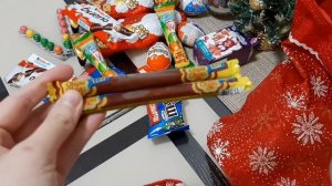Собираю сладкие новогодние подарки / Много вкусняшек?